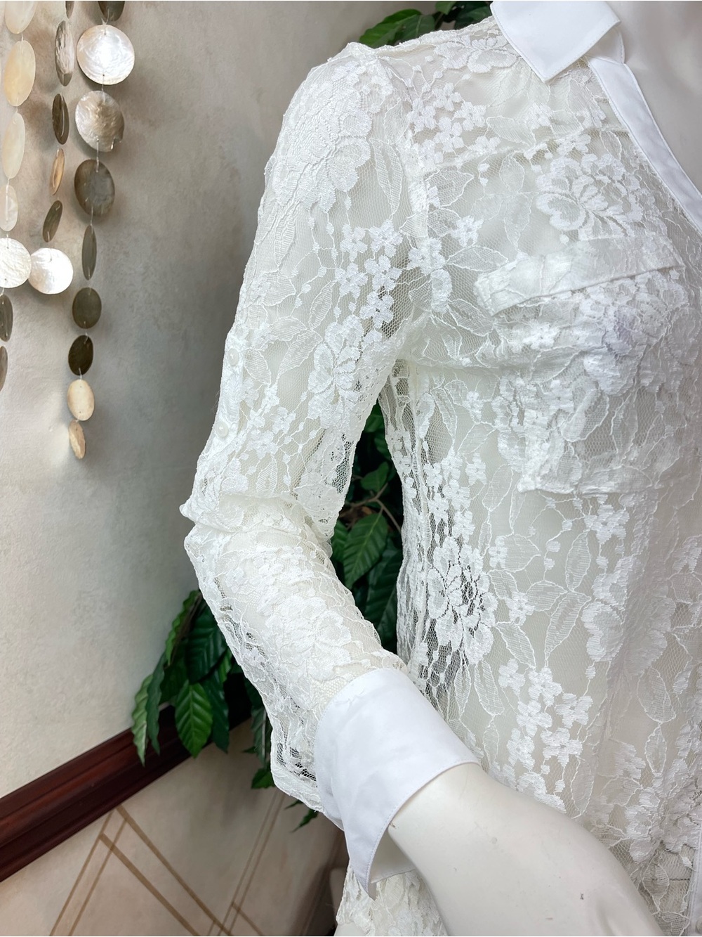 EXPRESS ECRU LACE PORTOFINO ROLL SLEEVE SHIRT - Picture 7 of 11